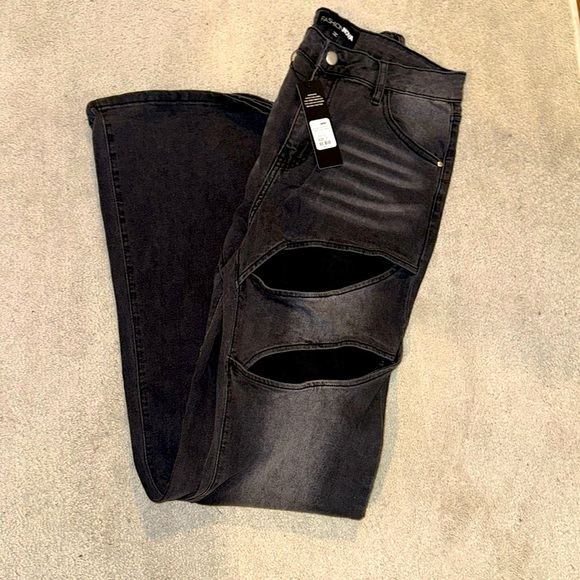 Fashion Nova Showing up cut out stretch flare jeans - Picture 6 of 7